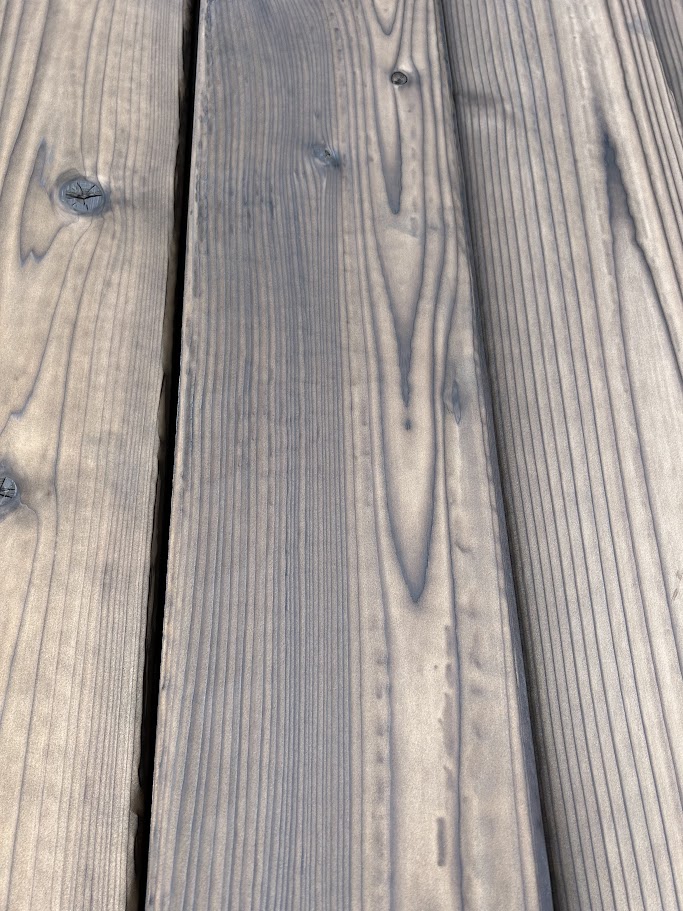 Eurosugi Amsterdam afwerking - Medium textuur met mat zwart. Balans tussen textuur en gladheid, geschikt voor moderne architectuur.