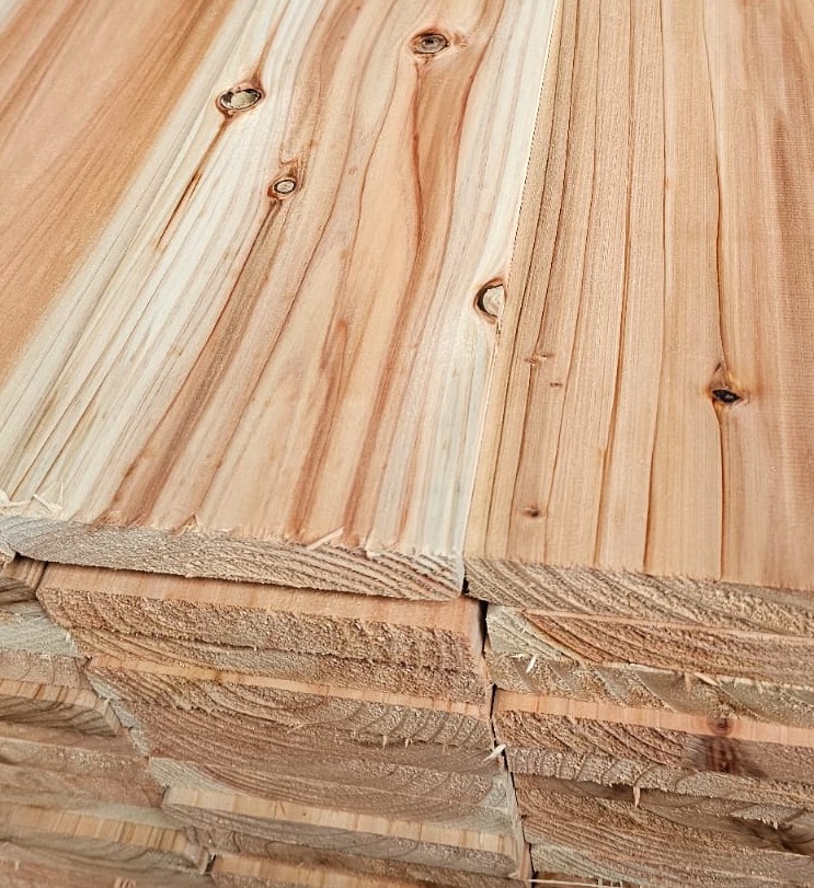 Eurosugi Natural afwerking - Natuurlijke houtkleur met lichte branding. Warme uitstraling met subtiele bescherming, ideaal voor natuurlijke esthetiek.